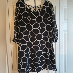 Elegant Black and White Geometric 3/4 Sleeve Dress
